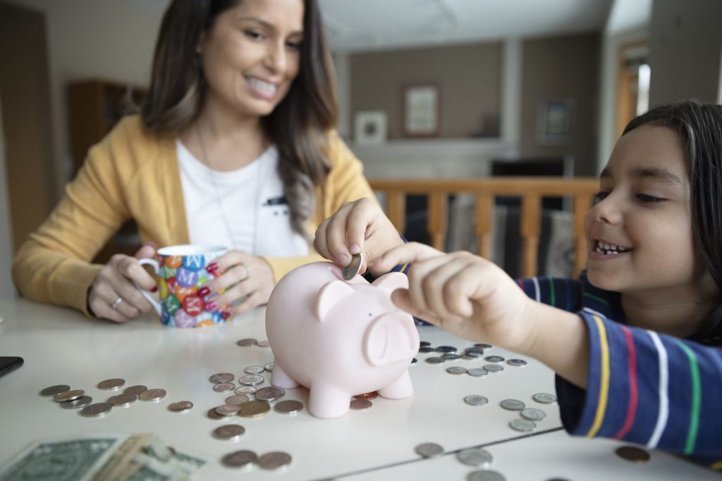 Savings: 10 ways to save money for your kids’ education